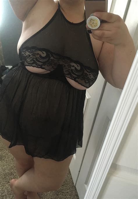 Enjoying My Underboob Porn Pic