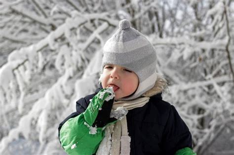 Co się stanie gdy dziecko zje śnieg Mjakmama pl