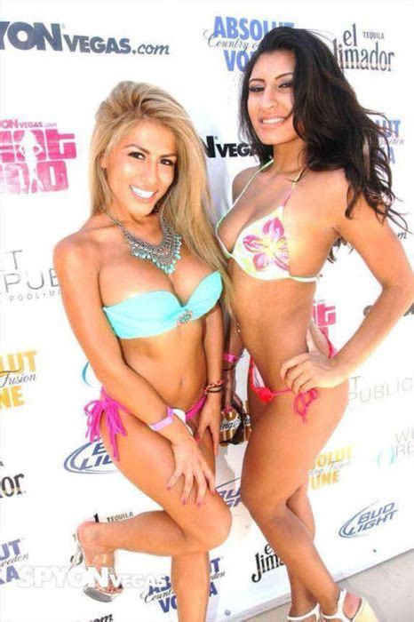 Bikini Wearing Waitresses Are Good For Business Pics