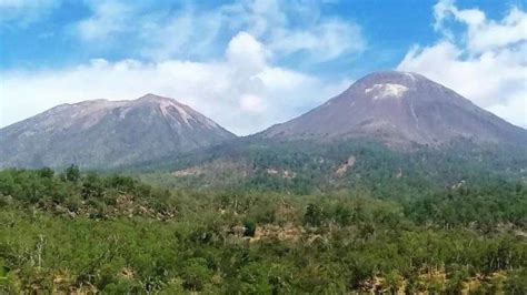 Sejarah Letusan Gunung Lewotobi Gunung Berapi Kembar Di Flores Timur