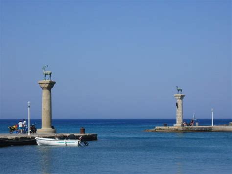 WONDERS OF THE WORLD: Colossus of Rhodes