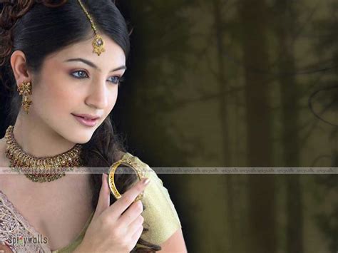 Indian Spicy Actress Anushka Sharma Hot Photos