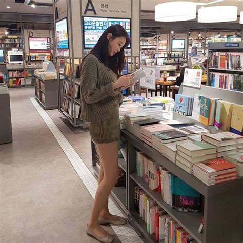 Hot girl mê diện váy ngắn tới chạm vòng CĐM nhìn theo phải thót tim vì sợ lộ hàng