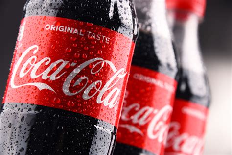 Coca Cola Non Abbandonerà Le Bottiglie Di Plastica