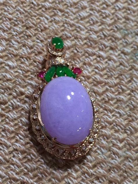 Bright Jadeites Palace Jewelry昕玉軒老翠祥®梵宸銘鈺 昕玉軒老翠祥梵宸銘鈺 天然翡翠a货正阳绿色紫罗兰紫色玉佩