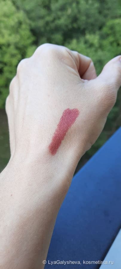 Свотчи новинки L Oreal Paris Color Riche Intense Volume Matte в оттенке Le Nude Independant