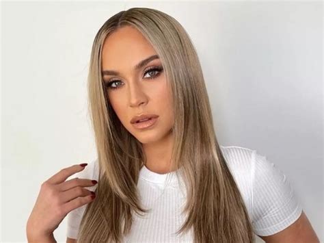 7 Hot Sexy Vicky Longley Bikini Pics