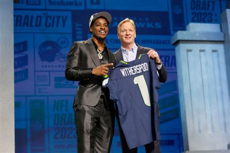 Seahawks Stick At No 5 Overall Select Illinois Cb Devon Witherspoon