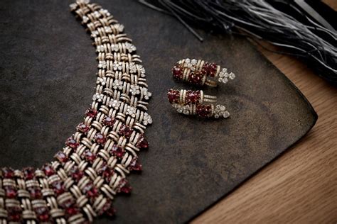 Weaving History And Design In The New Tweed De Chanel High Jewellery