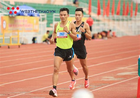 Chùm ảnh Hot boy Lê Quang Hòa núp gió thành công đánh bại đàn anh Văn Tuấn