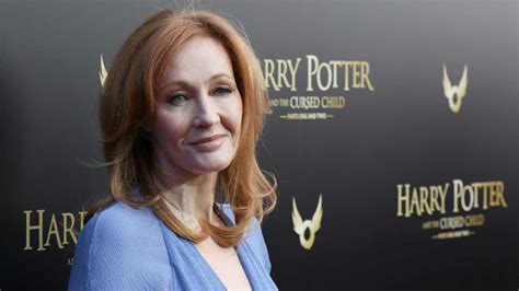 Is J.K. Rowling Married? Her Bio, Age, Husband, Daughter, Religion and ...