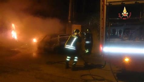 Soverato Trovato Un Corpo Carbonizzato Allinterno Di Unauto In Fiamme