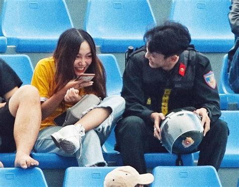 Chàng cảnh sát đẹp trai như hot boy Hàn khiến hội chị em ráo riết truy tìm