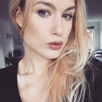 Chantal Hanse Babe Page Watch This Centerfold On FreeOnes