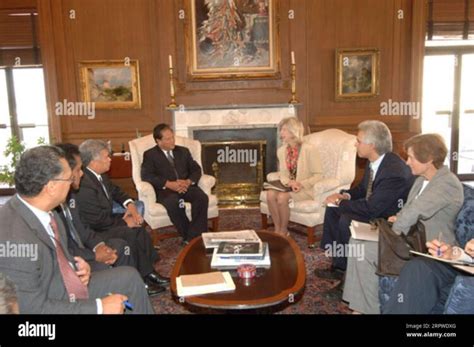 10 Hot Sexy Gale Norton Bikini Pics