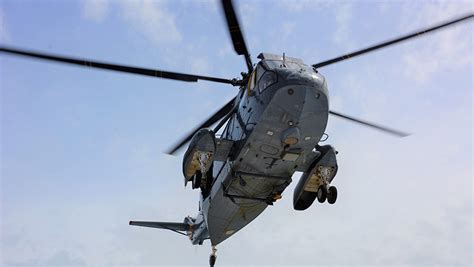 Los Helic Pteros Sea King Se Incorporaron Al Rompehielos Ara Almirante