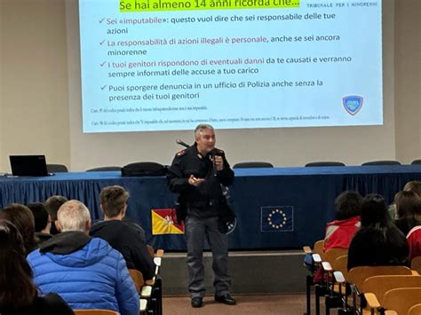 Giarre Conferenza Sul Bullismo E Cyberbullismo Con La Polizia Postale