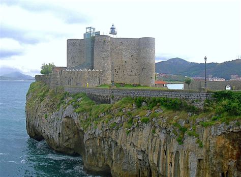 La Ciudad Habla Castillo Faro De Santa Ana En Castro Urdiales