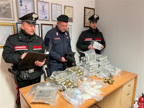 In Un Appartamento I Carabinieri Di Giulianova Sequestrano 51 Kg Di