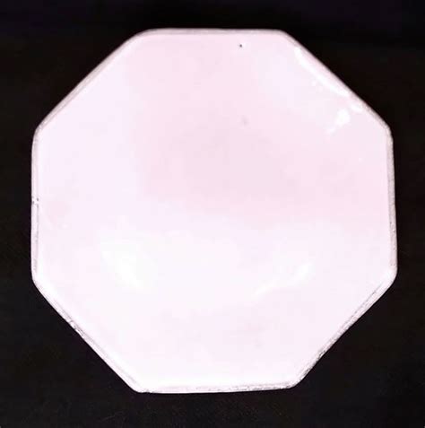 Lesbonnes. Revolution Saucer