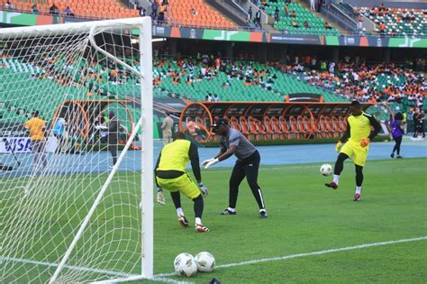 CAN 2023 3e tour match de poule Séance d échauffement des Éléphants