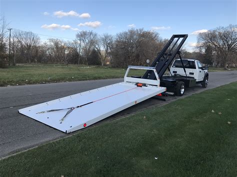 Flatbed Towing Truck for Efficient Vehicle Transportation