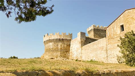 Piombino, Italy: 11 Best and Fun Things to Do (2024)