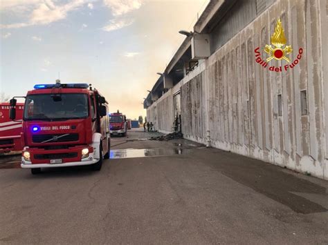 Cisterna Incendio In Un Capannone Sull Appia