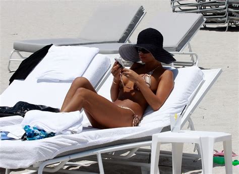 Busty Shauna Sand Wearing Skimpy Bikini On The Beach In Miami Porn