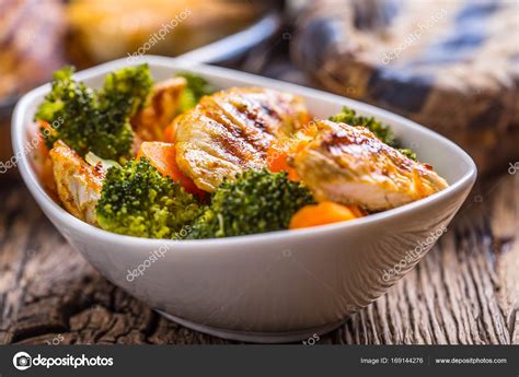 Chicken And Vegetable Salad Pieces Of Grilled Chicken With Carrots And