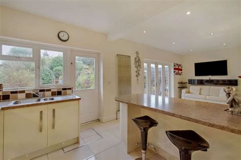 Cannonbury Avenue Pinner Ha5 3 Bed Semi Detached House £765 000