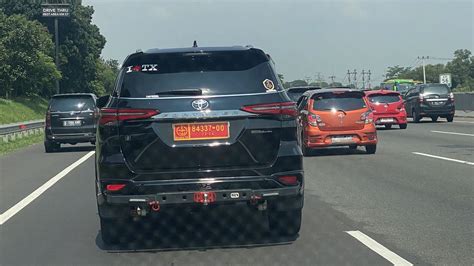 Viral Fortuner Berpelat Tni Palsu Diduga Serempet Mobil Di Tol Japek