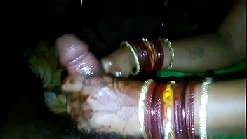 Cuñada masajea la polla XVIDEOS