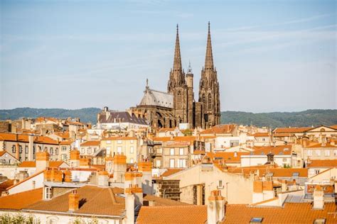 Vue A Rienne Du Paysage Urbain Du Matin Sur La Ville De Clermont