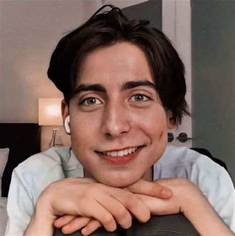 Aidan Gallagher Chicos Famosos Famosos Imagenes De Cantantes