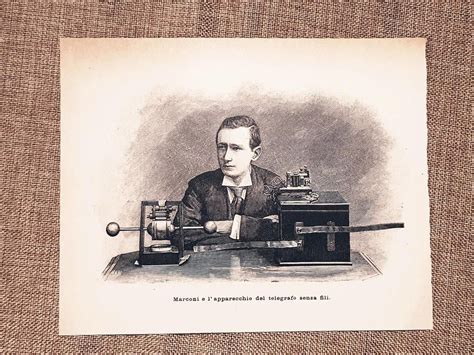 L Inventore Guglielmo Marconi Nel Con Il Suo Telegrafo Senza Fili