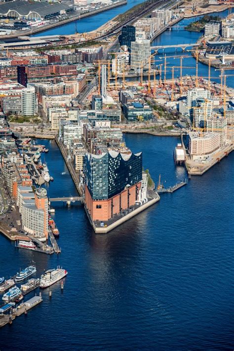 Hamburg Aus Der Vogelperspektive Stadtansicht Am Ufer Des