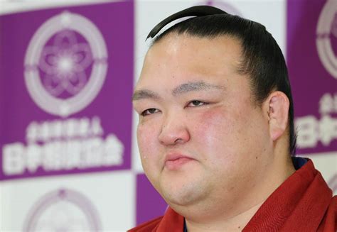 「一片の悔いなし」 横綱・稀勢の里、涙の引退会見 Moment日刊ゲンダイ