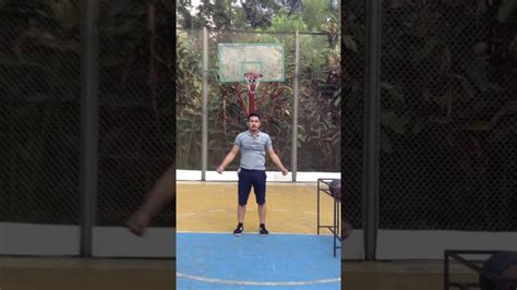 Video Keren Lemparan Bola Basket Dari Belakang Masuk Akbar YouTube