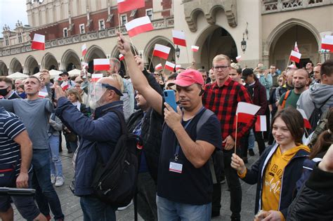 Krak W Domagamy Si Powrotu Do Normalno Ci Protest Przeciwko