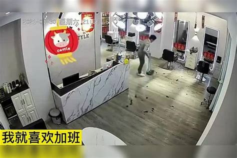 40个监控下的爆笑瞬间，美女光天化日搔首弄姿，老板你不看监控吗监控美女瞬间