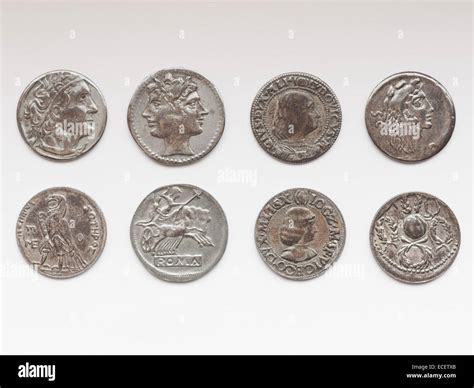 Monedas Romanas Antiguas Fotografías E Imágenes De Alta Resolución Alamy