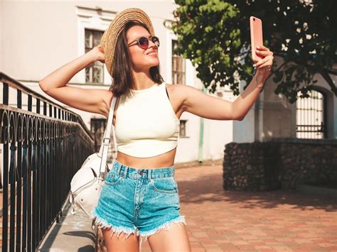 Retrato De Uma Jovem Mulher Bonita Em Lingerie Branca Foto Gr Tis