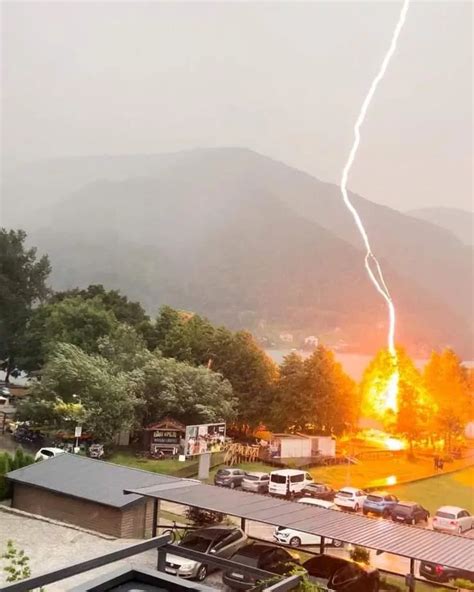 Širom zemlje gori u Središnjoj Bosni pljusak Snimljen trenutak