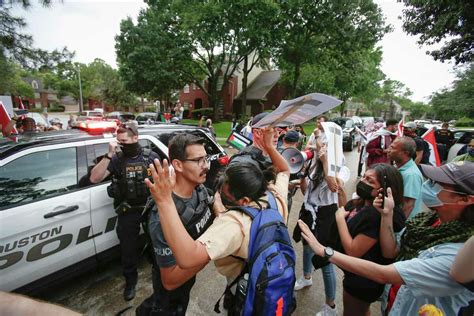 Boeing protest draws hundreds in Clear Lake