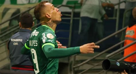 Breno Lopes Faz Gesto Obsceno Para A Torcida Do Palmeiras E Abel Sai