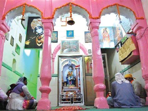 ये हैं पाकिस्तान के 5 कृष्ण मंदिर जहां धूमधाम से मनाई जाती है