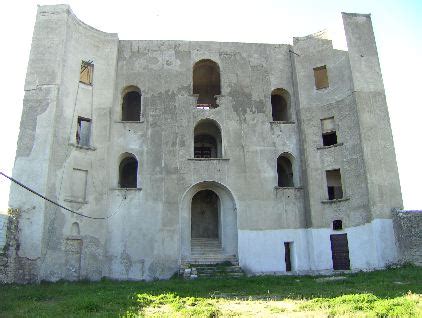 CASTELLI D IRPINIA IL CASTELLO CARAFA DI CAPRIGLIA IRPINA