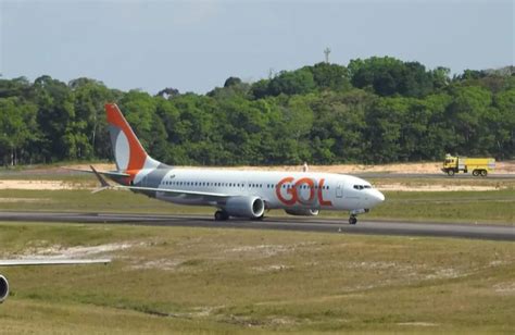 Avião faz pouso de emergência em Manaus após pane na turbina