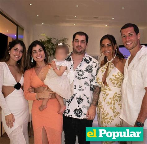 Iker Parodi reapareció en las fotografías del compromiso de su hermana